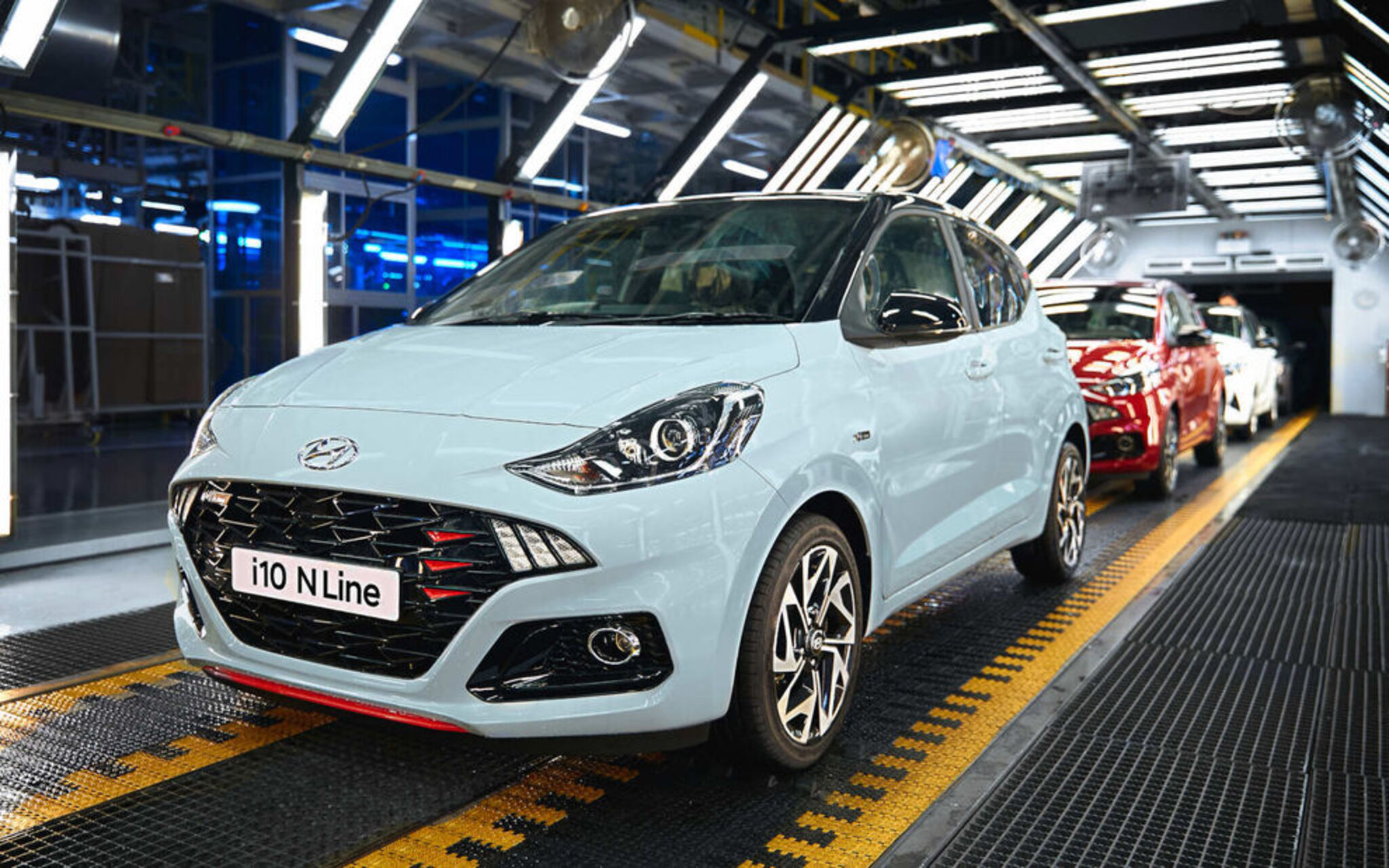 Europos klientus traukia aukštųjų technologijų automobiliai