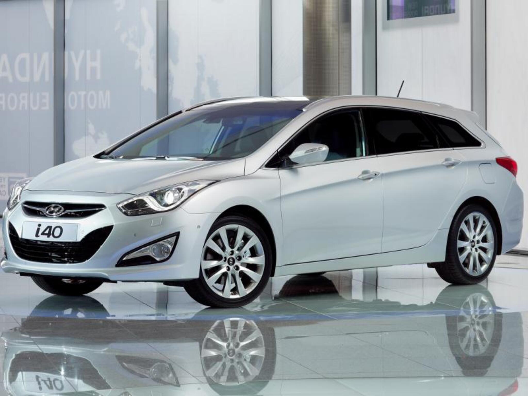 Hyundai „i40“ meta iššūkį D segmento konkurentams