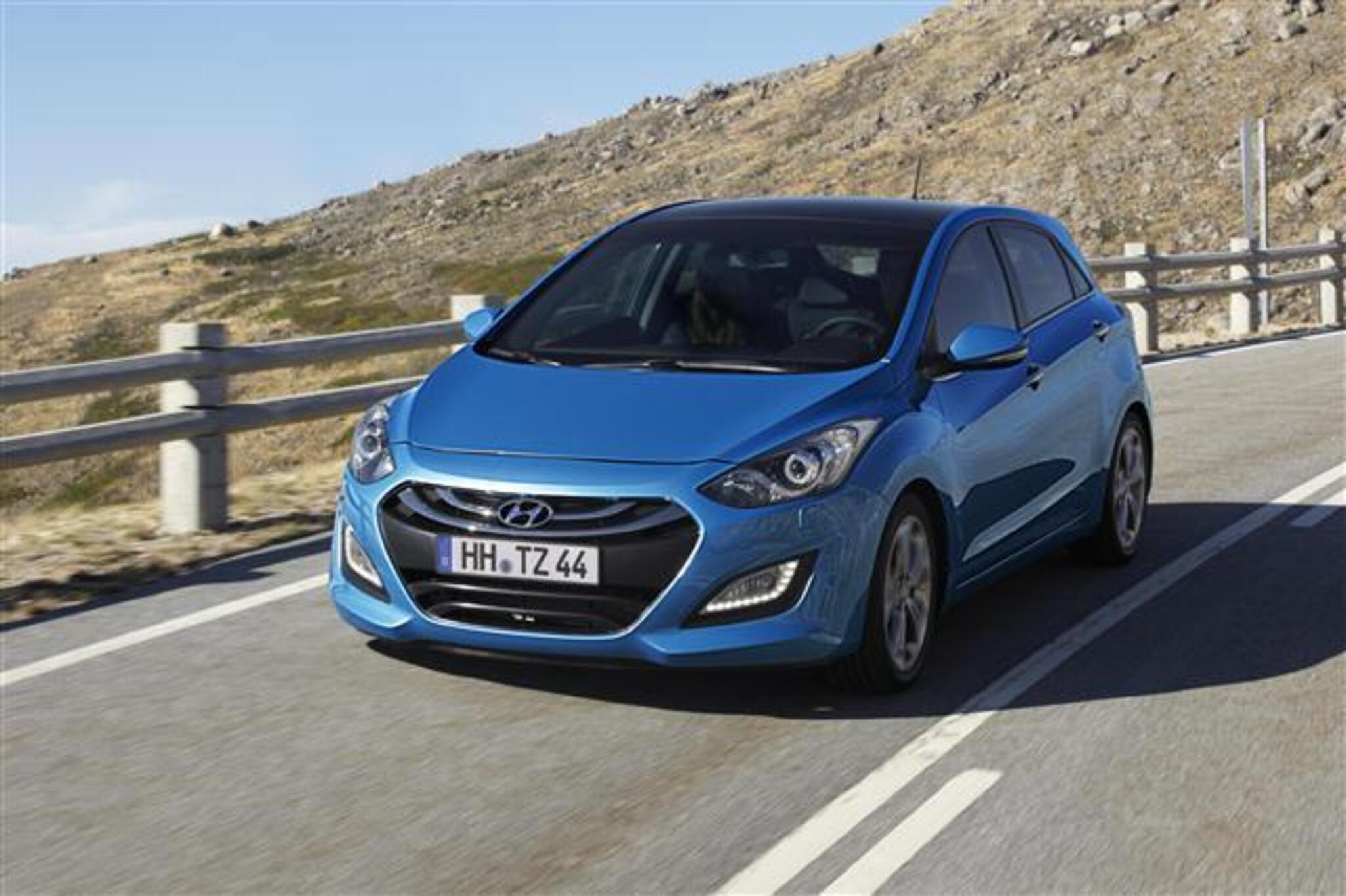 „Hyundai“ parodė pirmąsias naujos kartos „i30“ modelio nuotraukas