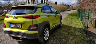 „KONA Electric“ sklaido mitus apie elektromobilius 