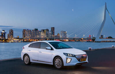 Atsisveikinimas su legendiniu pirmtaku: Hyundai skelbia nutraukianti pirmos IONIQ kartos gamybą 