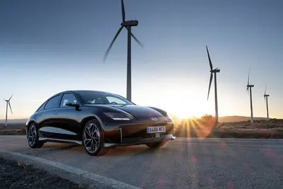 HYUNDAI IONIQ 6 išrinktas pasaulio metų automobiliu, pasaulio elektromobiliu ir tapo nugalėtoju geriausio metų automobilio dizaino kategorijoje