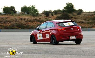 „New Generation i30“ pelnė aukščiausią penkių žvaigždučių „Euro NCAP“ įvertinimą