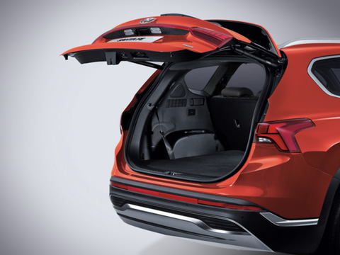 Naujasis Hyundai Santa Fe MY21 vidus išmanus bagažinės dangtis