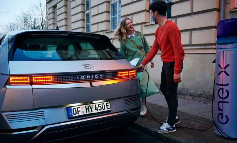 Hyundai elektromobiliai kaip įkrauti Fakto autocentras